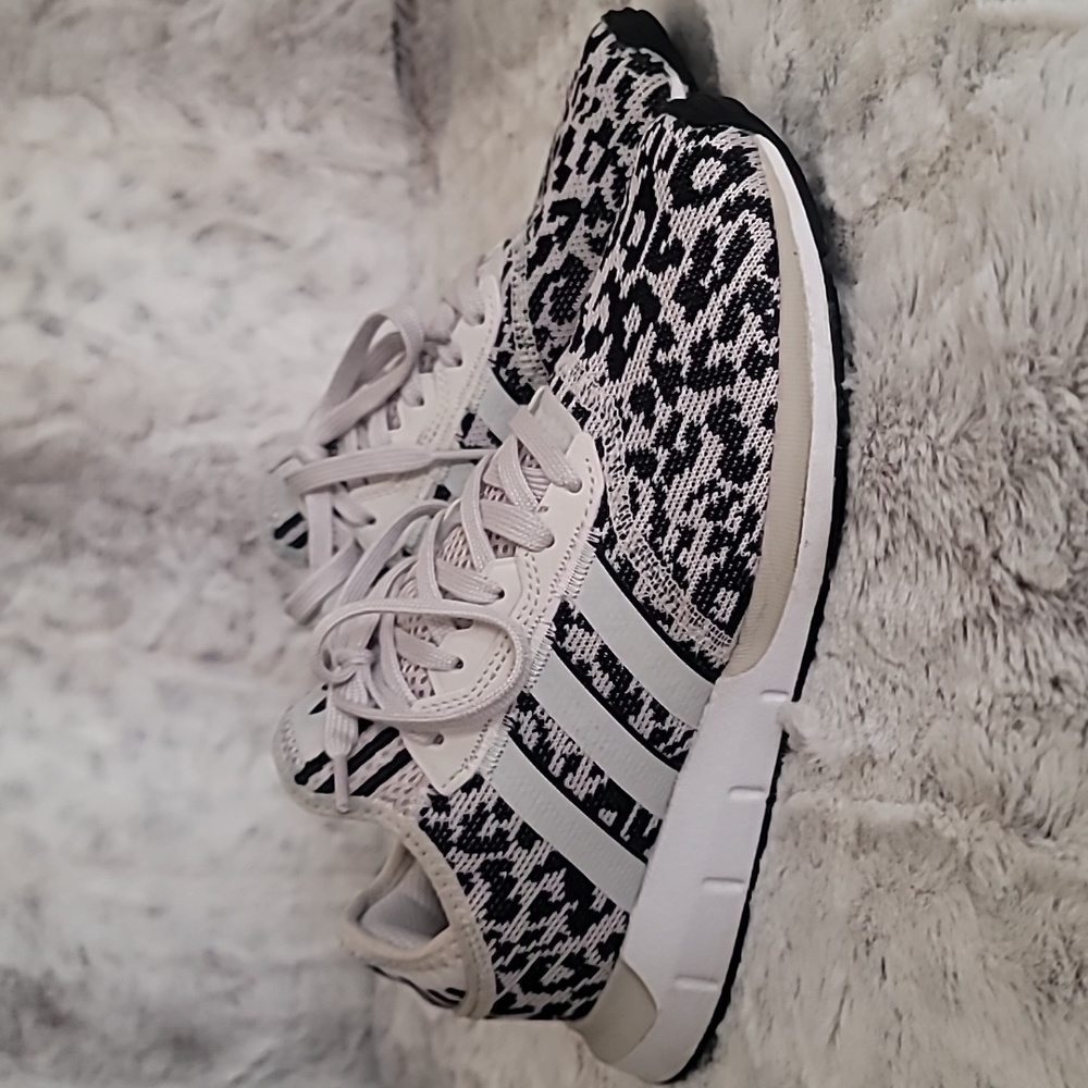 Adidas swift run x
